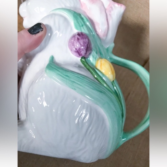 White Bunny Ceramic Pitcher Vase Rabbit Tulip Kitsch Whimsical Novelty Cute Fun - Picture 10 of 11